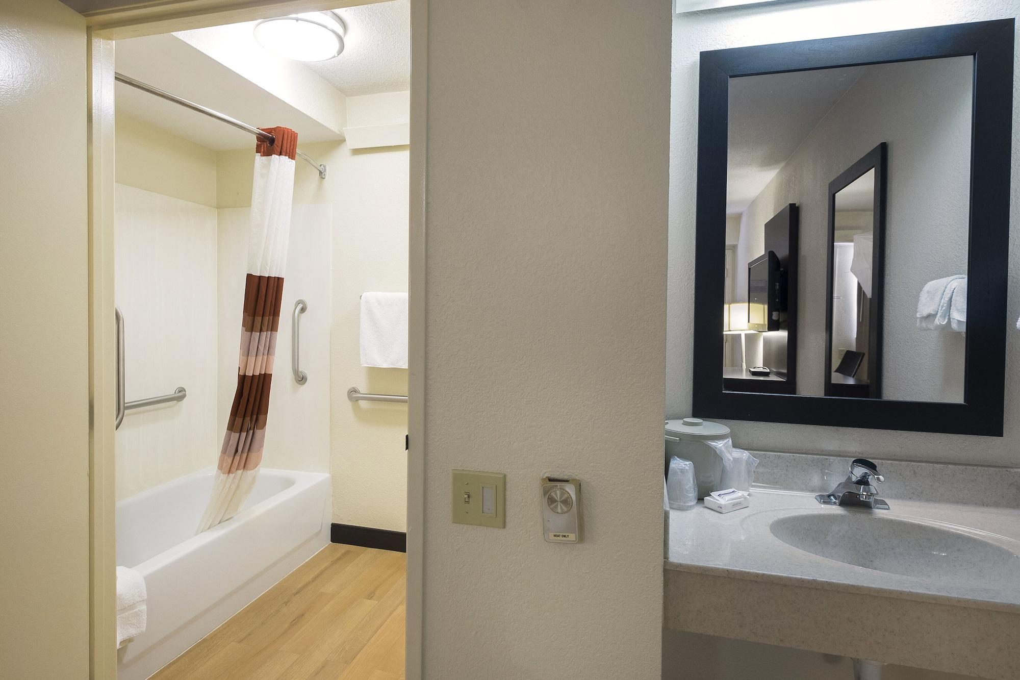 Red Roof Inn Plus+ Wilmington - Newark Christiana Εξωτερικό φωτογραφία